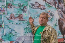 Экскурсию по всему парку провел директор зоопарка Олег Зубков