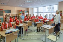 Дети, прибывающие в Артек отдыхать и оздоровиться на 21 день, учатся  в школе по сокращенной программе: 5 дней в неделю, 4 урока в день, без домашних заданий