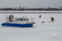 Сотрудники МЧС спасли двух зажатых льдиной рыбаков в Нижегородской области 15 марта