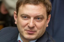 Взятки возникают, когда от решения чиновника зависит многое, - Михаил Сухарев