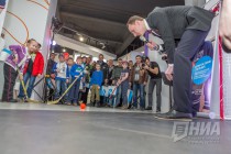 Перед началом презентации маленькие гости приняли участие в небольшом спортивном шоу