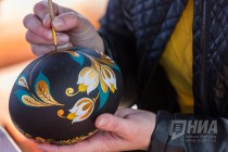 Выставка расписанных к Пасхе страусиных яиц