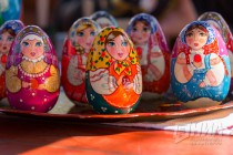 Выставка расписанных к Пасхе страусиных яиц