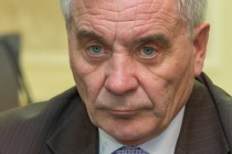 Надеюсь, что такие структуры, как Росатом и РЖД, начнут заказывать текстильную продукцию у наших производителей, - Валерий Цыбанев