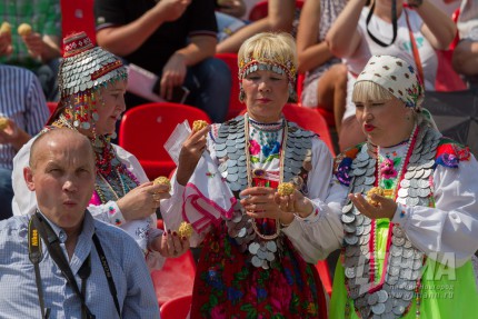 Празднование национального татаро-башкирского праздника Сабантуй в Нижнем Новгороде