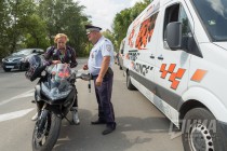 Представители Ситилинк, профессиональные пилоты MatriXRacing Team совместно с сотрудниками ДПС провели патрулирование на оживленных участках дорог города