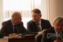 Директор департамента финансов администрации Нижнего Новгорода Юрий Мочалкин и его заместитель Владимир Лакасев (справа налево)