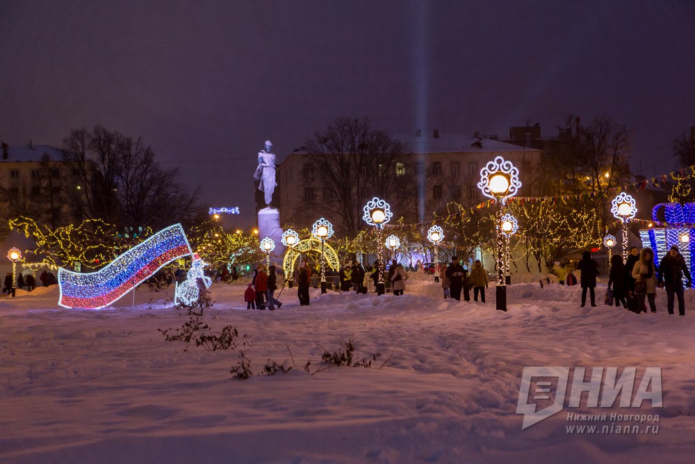 Новогодний городок на площади Горького в Нижнем Новгороде