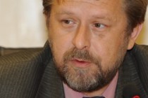 Неясно, почему общественность так настаивает на том, чтобы пакгаузы стояли именно на Стрелке, - Сергей Попов