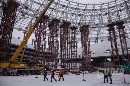 Установка внутреннего опорного кольца металлоконструкций над трибунами началась на стадионе Нижний Новгород