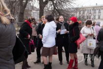 Прибывшие участники митинга отмечаются в списках