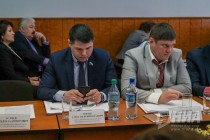 Руководитель фракции Единая Россия в Думе Арзамаса Александр Тюрин и депутат Евгений Кочешков