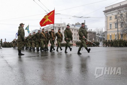 Репетиция парада Победы прошла в Нижнем Новгороде на площади Минина и Пожарского