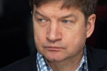 Администрация должна максимально упростить процедуру выдачи разрешений на установку летних кафе, - Александр Котюсов