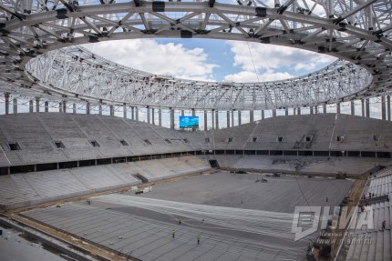 На Стадионе Нижний Новгород началась укладка кровли из светопрозрачного поликарбоната