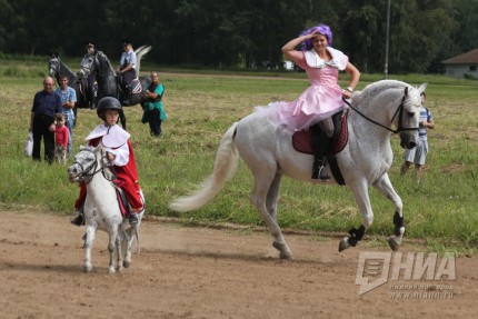 Празднование Дня Франции на нижегородском ипподроме