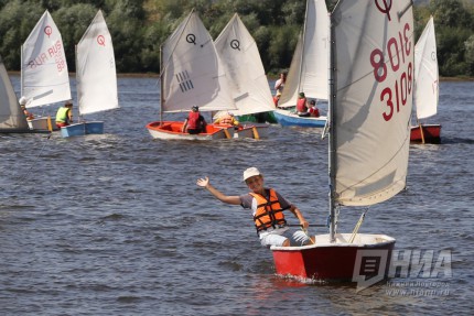 Чемпионат по парусному спорту стартовал в акватории реки Оки в Нижнем Новгороде.