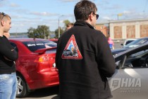 Гигантский знак Дети выстроили из машин в  Нижнем Новгороде