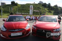 Машины выстраивают в виде треугольника