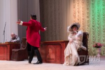 На сцене бизнес-омбудсмен Павел Солодкий, предприниматель Сергей Кузнецов и топ-менеджер Наталья Перфилова