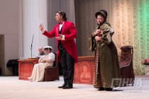 На сцене бизнесмены Сергей Кузнецов и Ольга Лобачева