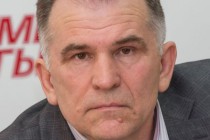 Мне кажется, все эти вещи происходят еще потому, что на маршруте 71 не 35 автобусов, а 70, - Александр Комраков