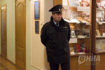 Полиция в коридорах ЗС НО