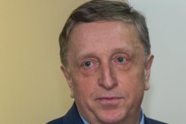 Бюджет по-прежнему выглядит напряженным, поэтому коммерческие кредиты надо заменять бюджетными, - Владимир Солдатенков