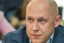 Мэрии, повышая стоимость питания в школах, стоит помнить о предстоящих выборах президента, - Евгений Лазарев