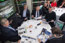 Политолог Евгений Семенов, депутат ЗС НО Надир Хафизов (в центре)