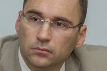 Жесткого требования иметь бездефицитный бюджет сейчас нет, но стремиться к профициту все равно надо, - Александр Шаронов