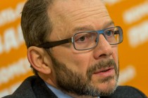 Российский рынок готов к реализации медицинских препаратов через торговые сети, - Михаил Теодорович