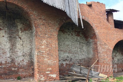 Последствия порывистого ветра в центре Нижнего Новгорода 30 мая