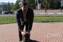 Скульптура Сан Саныч, установленная в честь лучшего сантехника Выксы