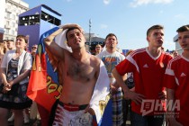 Фан-фест в Нижнем Новгороде во время матча Россия - Уругвай