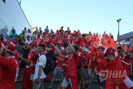 Марш швейцарских болельщиков в Нижнем Новгороде перед матчем с Коста-Рикой