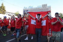 Марш швейцарских болельщиков в Нижнем Новгороде перед матчем с Коста-Рикой