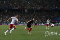 Защитник сборной Дании Хенрик Дальсгор (слева)