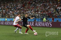 Защитник сборной Дании Хенрик Дальсгор и нападающий сборной Хорватии Анте Ребич