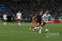 Полузащитник сборной Хорватии Иван Ракитич и защитник сборной Дании Симон Кьер