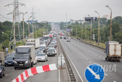 Пробка на Мызинский мост в Нижнем Новгороде утром 9 июля