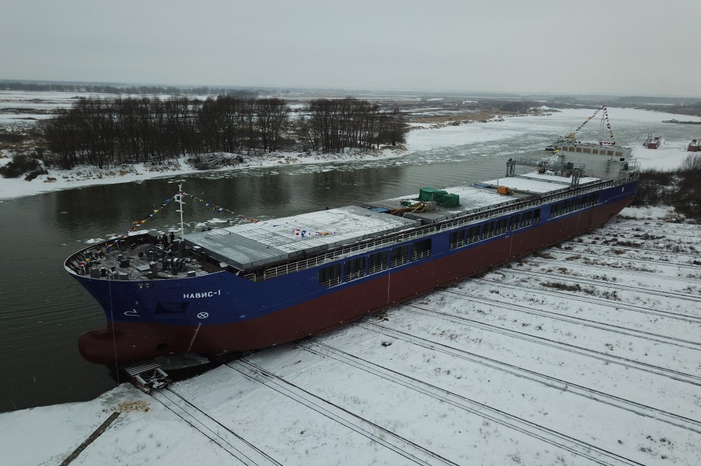 Спуск на воду танкера RSD32М Навис-1