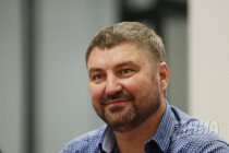 Сейчас человек с чемоданом денег может прийти и выиграть выборы, - Владислав Атмахов