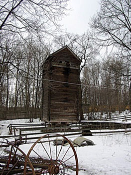Основной элемент старинной мельницы толчеи-столбовки обновили на Щелоковском хуторе