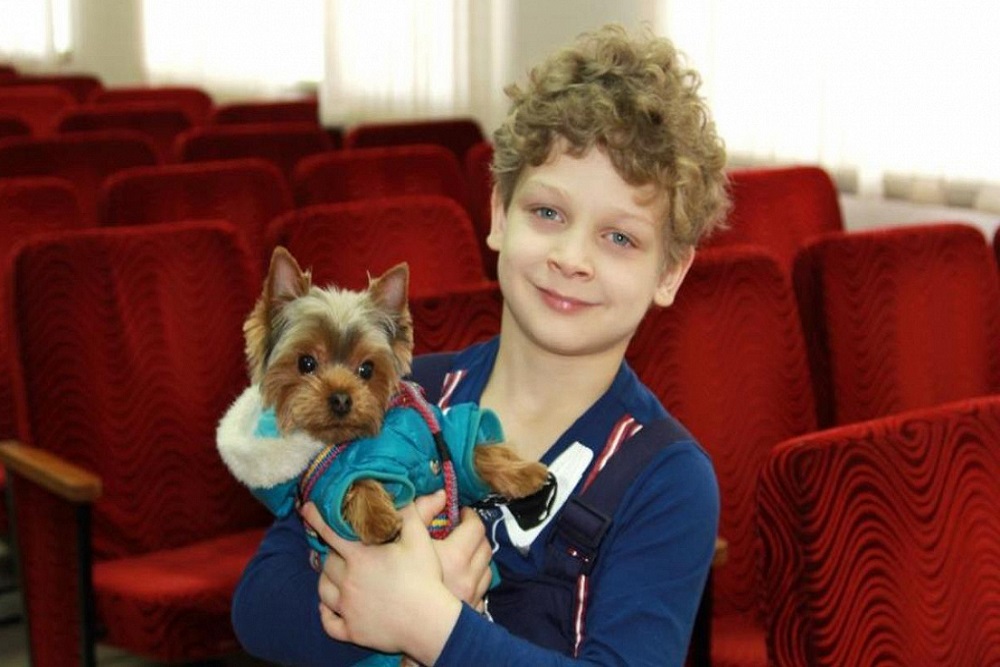 Юный житель Выксы и его собака Гуччи