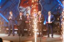 ХК Торпедо наградил ветеранов клуба