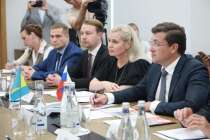 Глеб Никитин провел встречу с чрезвычайным и полномочным послом Боснии и Герцеговины в России Желько Самарджией