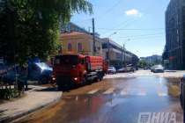 Водоканал ликвидировал подтопление дороги на улице Большой Печерской