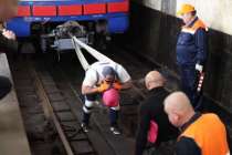 Атлет установил мировой рекорд по по буксировке многотонной техники в метро Нижнего Новгорода