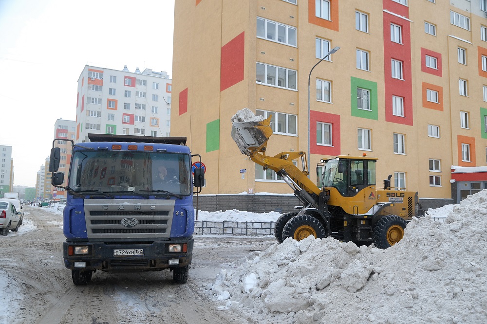 Юрий Шалабаев поручил дорожным службам выйти на борьбу со снегопадом 31 октября